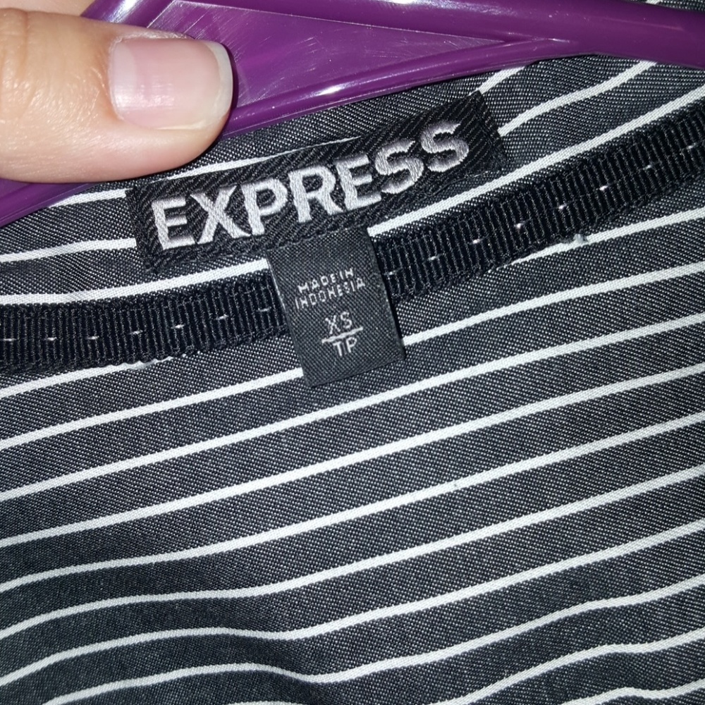 Express button up perfect for work! - Picture 2 of 2